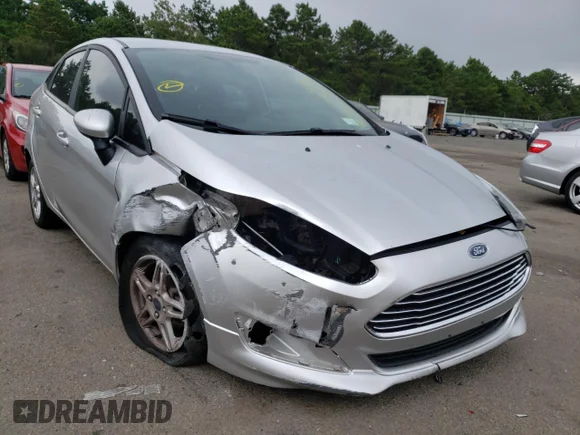 ✅ 2019 Ford Fiesta SE • VIN: 3FADP4BJ7KM156536 • Lot: 53553672. Wystawiony na Copart z przebiegiem 54 231 mil. Bezpłatny archiwum sprzedaży aukcyjnych z USA i szczegółowy raport historii pojazdu na DreamBid. Zdjęcie 1.