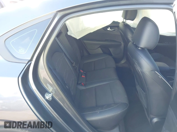 ✅ 2023 Kia Forte GT-Line • VIN: 3KPF54AD8PE591197 • Lot: 44195185. Wystawiony na IAAI z przebiegiem 72 898 mil. Bezpłatny archiwum sprzedaży aukcyjnych z USA i szczegółowy raport historii pojazdu na DreamBid. Zdjęcie 8.