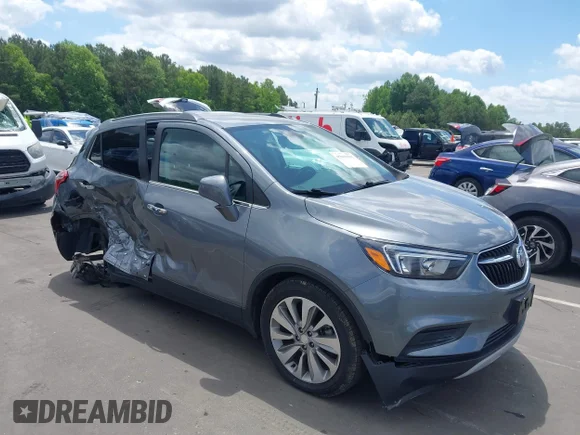 ✅ 2020 Buick Encore Preferred • VIN: KL4CJASB8LB053451 • Лот: 45091757. Опубліковано раніше на IAAI з пробігом 43 448 миль. Безкоштовний доступ до архіву аукціонних продажів зі США та докладний звіт про історію автомобіля на DreamBid. Зображення 1.