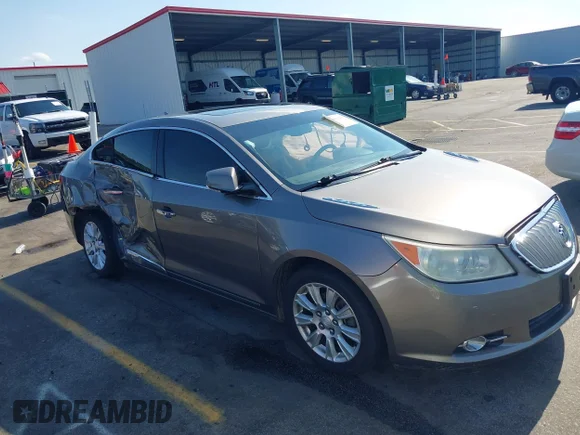 ✅ 2012 Buick LaCrosse Leather • VIN: 1G4GC5ER7CF322657 • Лот: 42066360. Опубликован ранее на IAAI с пробегом 133 400 миль. Бесплатный доступ к архиву аукционных продаж из США и подробный отчёт об истории автомобиля на DreamBid. Изображение 1.