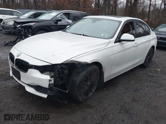 ✅ 2015 BMW 3 Series 328i xDrive • VIN: WBA3B5C51FF960250 • Lot: 43993008. Wystawiony na IAAI z przebiegiem 73 391 mil. Bezpłatny archiwum sprzedaży aukcyjnych z USA i szczegółowy raport historii pojazdu na DreamBid. Zdjęcie 2.
