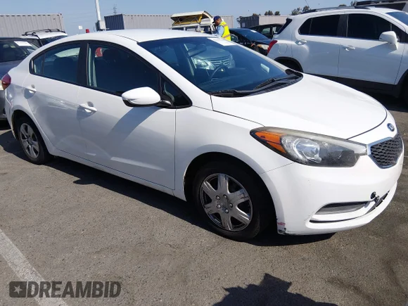 ✅ 2016 Kia Forte LX • VIN: KNAFK4A65G5608041 • Lot: 45150325. Wystawiony na IAAI z przebiegiem 102 321 mil. Bezpłatny archiwum sprzedaży aukcyjnych z USA i szczegółowy raport historii pojazdu na DreamBid. Zdjęcie 1.