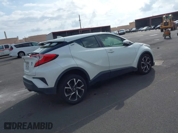 ✅ 2018 Toyota C-HR XLE • VIN: JTNKHMBX7J1007795 • Lot: 41563164. Wystawiony na IAAI z przebiegiem 93 307 mil. Bezpłatny archiwum sprzedaży aukcyjnych z USA i szczegółowy raport historii pojazdu na DreamBid. Zdjęcie 4.