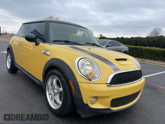 ✅ 2007 MINI Hardtop S • VIN: WMWMF73507TL90586 • Lot: 63372835. Listed on Copart with 50,695 mi. Free auction sales archive from the USA and detailed vehicle history report at DreamBid. Image 1.