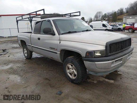 ✅ 1999 Dodge 1500 • VIN: 3B7HF13Y3XG160095 • Лот: 44574246. Опубліковано раніше на IAAI з пробігом 212 041 миль. Безкоштовний доступ до архіву аукціонних продажів зі США та докладний звіт про історію автомобіля на DreamBid. Зображення 1.
