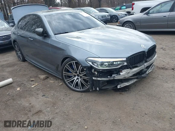 ✅ 2018 BMW 5 Series M550i xDrive • VIN: WBAJB9C51JG464060 • Lot: 44726593. Wystawiony na IAAI z przebiegiem 64 711 mil. Bezpłatny archiwum sprzedaży aukcyjnych z USA i szczegółowy raport historii pojazdu na DreamBid. Zdjęcie 1.