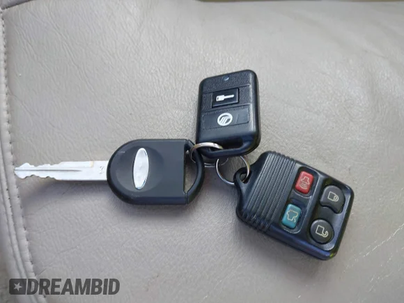 ✅ 2010 Mercury Grand Marquis LS • VIN: 2MEBM7FV3AX627141 • Лот: 44538976. Опубліковано раніше на IAAI з пробігом 76 245 миль. Безкоштовний доступ до архіву аукціонних продажів зі США та докладний звіт про історію автомобіля на DreamBid. Зображення 11.