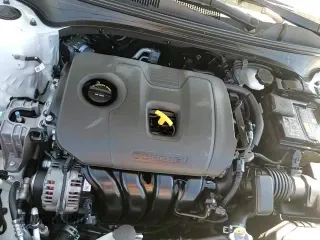 ✅ 2023 Kia Forte GT-Line • VIN: 3KPF54AD2PE526734 • Lot: 86705895. Wystawiony na Copart z przebiegiem 19 063 mil. Bezpłatny archiwum sprzedaży aukcyjnych z USA i szczegółowy raport historii pojazdu na DreamBid. Zdjęcie 13.