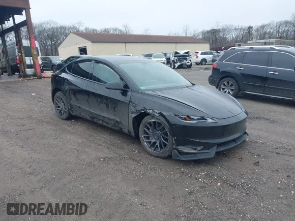 ✅ 2026 Tesla Model 3 Premium • VIN: 5YJ3E1EA3TF140555 • Lot: 44533540. Wystawiony na IAAI z przebiegiem 875 mil. Bezpłatny archiwum sprzedaży aukcyjnych z USA i szczegółowy raport historii pojazdu na DreamBid. Zdjęcie 1.