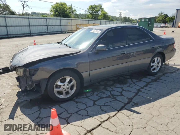 ✅ 2001 Lexus ES 300 • VIN: JT8BF28G310330879 • Lot: 64079045. Wystawiony na Copart z przebiegiem 180 383 mil. Bezpłatny archiwum sprzedaży aukcyjnych z USA i szczegółowy raport historii pojazdu na DreamBid. Zdjęcie 1.