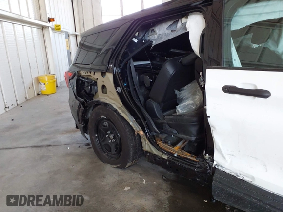 ✅ 2025 Ford Police Interceptor Utility • VIN: 1FM5K8AB1SGA33769 • Lot: 42449808. Wystawiony na IAAI z przebiegiem 1 445 mil. Bezpłatny archiwum sprzedaży aukcyjnych z USA i szczegółowy raport historii pojazdu na DreamBid. Zdjęcie 6.