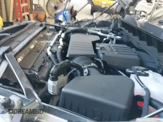 ✅ 2025 Chevrolet Silverado 1500 LT • VIN: 1GCPKDEKXSZ284505 • Лот: 42776244. Опубликован ранее на IAAI с пробегом 1 415 миль. Бесплатный доступ к архиву аукционных продаж из США и подробный отчёт об истории автомобиля на DreamBid. Изображение 19.