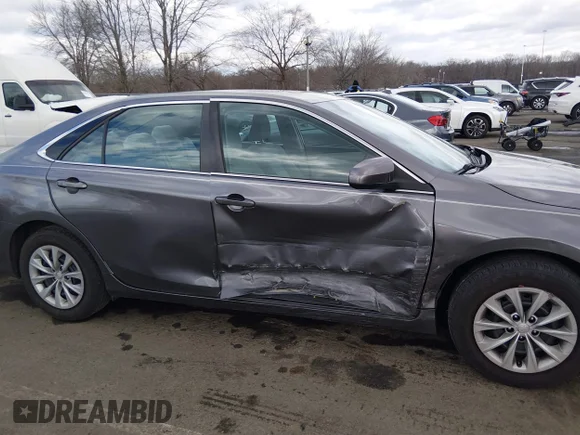 ✅ 2015 Toyota Camry SE • VIN: 4T1BF1FK0FU101204 • Lot: 44061153. Wystawiony na IAAI z przebiegiem 141 343 mil. Bezpłatny archiwum sprzedaży aukcyjnych z USA i szczegółowy raport historii pojazdu na DreamBid. Zdjęcie 6.