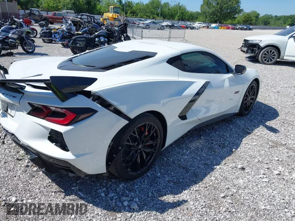 ✅ 2023 Chevrolet Corvette 1LT • VIN: 1G1YA2D43P5101970 • Lot: 44945378. Wystawiony na IAAI z przebiegiem 27 406 mil. Bezpłatny archiwum sprzedaży aukcyjnych z USA i szczegółowy raport historii pojazdu na DreamBid. Zdjęcie 4.