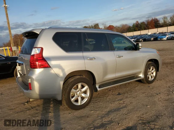 ✅ 2011 Lexus GX 460 • VIN: JTJBM7FX5B5019429 • Лот: 81470564. Опубліковано раніше на Copart з пробігом 231 390 миль. Безкоштовний доступ до архіву аукціонних продажів зі США та докладний звіт про історію автомобіля на DreamBid. Зображення 3.