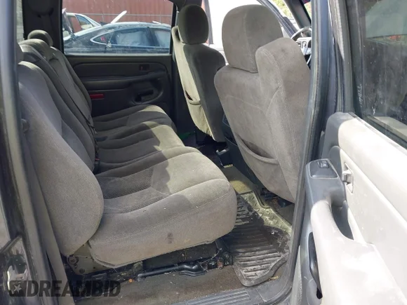 ✅ 2005 Chevrolet Silverado 1500HD LS • VIN: 1GCGK13U85F843588 • Lot: 43285345. Wystawiony na IAAI z przebiegiem 254 654 mil. Bezpłatny archiwum sprzedaży aukcyjnych z USA i szczegółowy raport historii pojazdu na DreamBid. Zdjęcie 8.