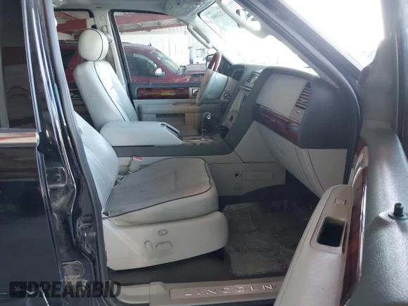 ✅ 2005 Lincoln Navigator Luxury • VIN: 5LMFU27545LJ17820 • Лот: 43238981. Опубликован ранее на IAAI с пробегом Не указан. Бесплатный доступ к архиву аукционных продаж из США и подробный отчёт об истории автомобиля на DreamBid. Изображение 5.