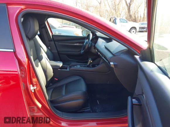 ✅ 2024 Mazda 3 S Select Sport • VIN: JM1BPAKM2R1714035 • Lot: 44311080. Wystawiony na IAAI z przebiegiem 50 795 mil. Bezpłatny archiwum sprzedaży aukcyjnych z USA i szczegółowy raport historii pojazdu na DreamBid. Zdjęcie 5.
