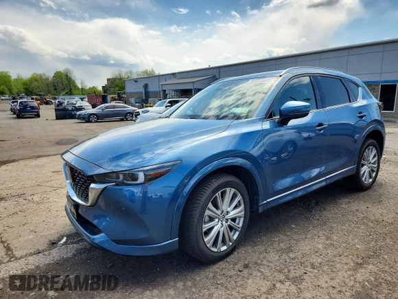 ✅ 2023 Mazda CX-5 Signature • VIN: JM3KFBXY3P0144805 • Лот: 52353556. Опубліковано раніше на Copart з пробігом 26 308 миль. Безкоштовний доступ до архіву аукціонних продажів зі США та докладний звіт про історію автомобіля на DreamBid. Зображення 1.