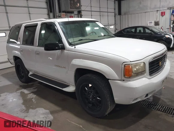 ✅ 2000 Cadillac Escalade • VIN: 1GYEK63RXYR206196 • Lot: 43734573. Wystawiony na IAAI z przebiegiem 143 277 mil. Bezpłatny archiwum sprzedaży aukcyjnych z USA i szczegółowy raport historii pojazdu na DreamBid. Zdjęcie 1.