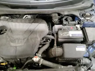 ✅ 2017 Hyundai Veloster • VIN: KMHTC6AD0HU317222 • Lot: 82964764. Wystawiony na Copart z przebiegiem 85 521 mil. Bezpłatny archiwum sprzedaży aukcyjnych z USA i szczegółowy raport historii pojazdu na DreamBid. Zdjęcie 16.