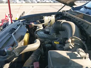 ✅ 2017 Nissan Titan SV • VIN: 1N6BA1F44HN573243 • Lot: 43434736. Wystawiony na IAAI z przebiegiem 129 031 mil. Bezpłatny archiwum sprzedaży aukcyjnych z USA i szczegółowy raport historii pojazdu na DreamBid. Zdjęcie 19.