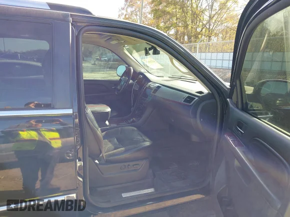 ✅ 2010 Cadillac Escalade ESV Premium • VIN: 1GYUCJEFXAR249652 • Lot: 43710157. Wystawiony na IAAI z przebiegiem 282 796 mil. Bezpłatny archiwum sprzedaży aukcyjnych z USA i szczegółowy raport historii pojazdu na DreamBid. Zdjęcie 5.