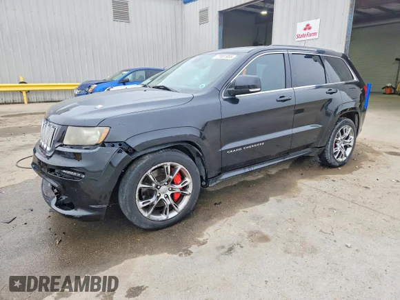 ✅ 2012 Jeep Grand Cherokee SRT-8 • VIN: 1C4RJFDJ7CC260652 • Lot: 77001955. Wystawiony na Copart z przebiegiem 110 097 mil. Bezpłatny archiwum sprzedaży aukcyjnych z USA i szczegółowy raport historii pojazdu na DreamBid. Zdjęcie 1.