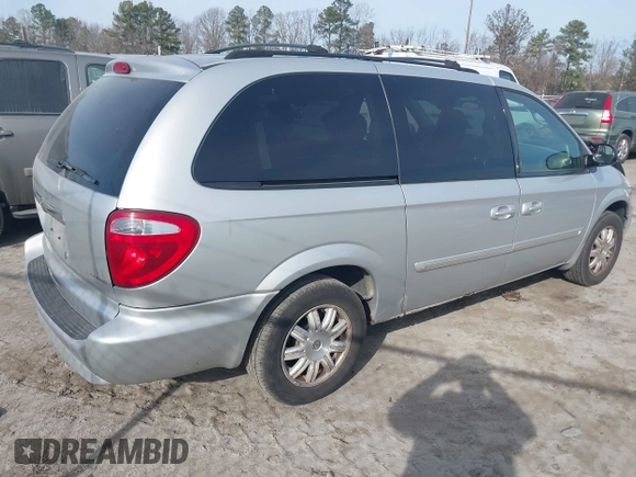 ✅ 2007 Chrysler Town & Country Touring • VIN: 2A4GP54L17R315332 • Lot: 44114001. Wystawiony na IAAI z przebiegiem 121 894 mil. Bezpłatny archiwum sprzedaży aukcyjnych z USA i szczegółowy raport historii pojazdu na DreamBid. Zdjęcie 4.
