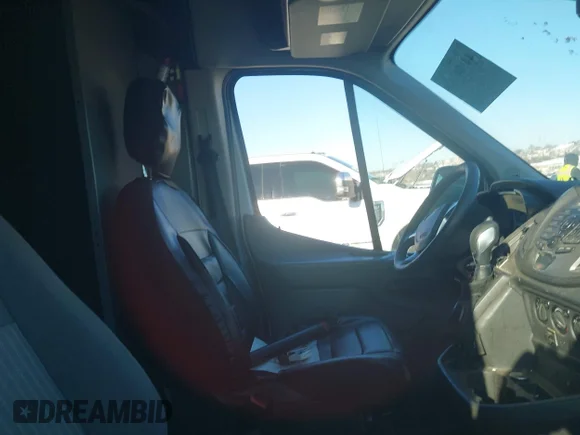 ✅ 2016 Ford Transit Cargo • VIN: 1FTYR2CM6GKA83984 • Лот: 44184043. Опубліковано раніше на IAAI з пробігом 176 248 миль. Безкоштовний доступ до архіву аукціонних продажів зі США та докладний звіт про історію автомобіля на DreamBid. Зображення 5.