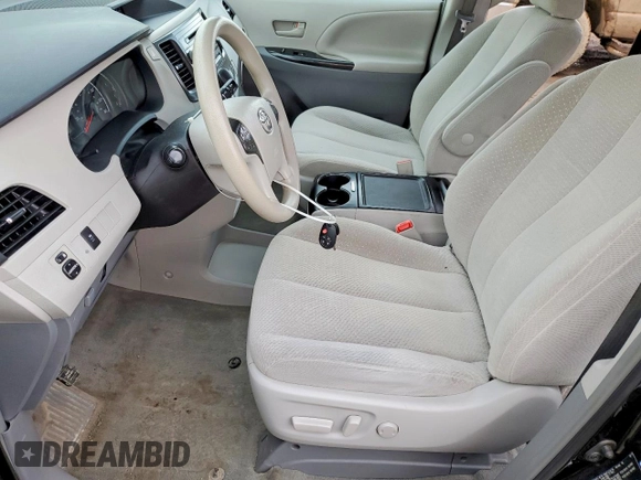 ✅ 2014 Toyota Sienna LE • VIN: 5TDJK3DC2ES089515 • Lot: 49763246. Wystawiony na Copart z przebiegiem 169 715 mil. Bezpłatny archiwum sprzedaży aukcyjnych z USA i szczegółowy raport historii pojazdu na DreamBid. Zdjęcie 7.
