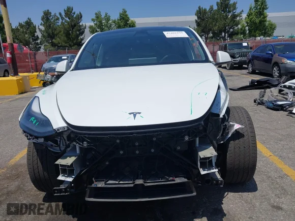 ✅ 2022 Tesla Model Y Long Range • VIN: 7SAYGAEE8NF544606 • Lot: 45482135. Wystawiony na IAAI z przebiegiem 60 657 mil. Bezpłatny archiwum sprzedaży aukcyjnych z USA i szczegółowy raport historii pojazdu na DreamBid. Zdjęcie 6.