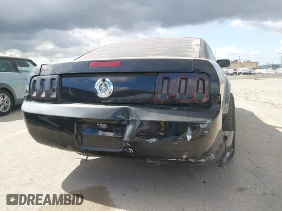✅ 2005 Ford Mustang Deluxe • VIN: 1ZVFT80N655130447 • Lot: 44963911. Wystawiony na IAAI z przebiegiem 194 811 mil. Bezpłatny archiwum sprzedaży aukcyjnych z USA i szczegółowy raport historii pojazdu na DreamBid. Zdjęcie 6.
