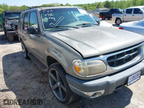 ✅ 2000 Ford Explorer XLT • VIN: 1FMZU63E0YZC65266 • Lot: 42004786. Wystawiony na IAAI z przebiegiem 273 397 mil. Bezpłatny archiwum sprzedaży aukcyjnych z USA i szczegółowy raport historii pojazdu na DreamBid. Zdjęcie 1.