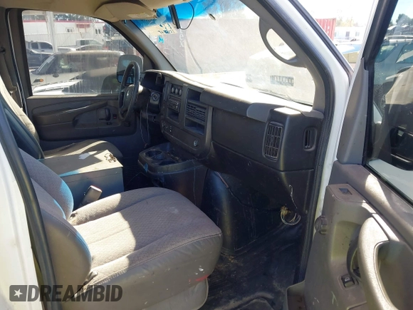 ✅ 2012 Chevrolet Express Cargo • VIN: 1GCWGFCA9C1163757 • Lot: 43486759. Wystawiony na IAAI z przebiegiem 223 888 mil. Bezpłatny archiwum sprzedaży aukcyjnych z USA i szczegółowy raport historii pojazdu na DreamBid. Zdjęcie 5.