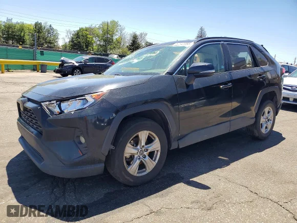✅ 2021 Toyota RAV4 XLE • VIN: 2T3P1RFVXMW161220 • Lot: 57340066. Wystawiony na Copart z przebiegiem 125 117 mil. Bezpłatny archiwum sprzedaży aukcyjnych z USA i szczegółowy raport historii pojazdu na DreamBid. Zdjęcie 1.