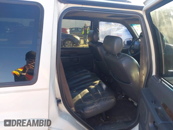 ✅ 1999 Ford Explorer XLT • VIN: 1FMZU32E4XZB15532 • Lot: 44131268. Wystawiony na IAAI z przebiegiem 266 605 mil. Bezpłatny archiwum sprzedaży aukcyjnych z USA i szczegółowy raport historii pojazdu na DreamBid. Zdjęcie 8.