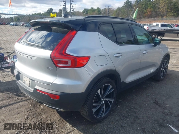✅ 2019 Volvo XC40 R-Design • VIN: YV4162UM7K2072202 • Lot: 43649461. Wystawiony na IAAI z przebiegiem 93 544 mil. Bezpłatny archiwum sprzedaży aukcyjnych z USA i szczegółowy raport historii pojazdu na DreamBid. Zdjęcie 4.