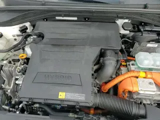 ✅ 2018 Hyundai Ioniq Blue • VIN: KMHC65LC9JU091354 • Lot: 49430715. Wystawiony na Copart z przebiegiem 91 555 mil. Bezpłatny archiwum sprzedaży aukcyjnych z USA i szczegółowy raport historii pojazdu na DreamBid. Zdjęcie 13.