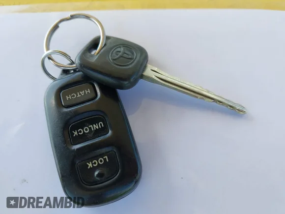 ✅ 2004 Toyota Matrix Std • VIN: 2T1KR38E64C197140 • Лот: 43522000. Опубликован ранее на IAAI с пробегом 134 890 миль. Бесплатный доступ к архиву аукционных продаж из США и подробный отчёт об истории автомобиля на DreamBid. Изображение 11.