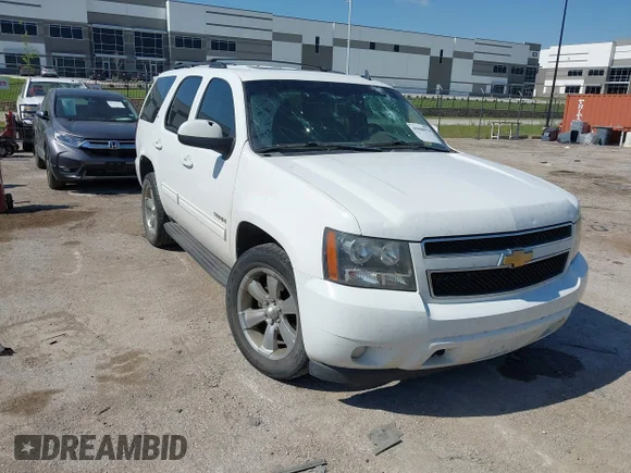 ✅ 2013 Chevrolet Tahoe LT • VIN: 1GNSCBE0XDR322366 • Lot: 45088970. Wystawiony na IAAI z przebiegiem 232 091 mil. Bezpłatny archiwum sprzedaży aukcyjnych z USA i szczegółowy raport historii pojazdu na DreamBid. Zdjęcie 1.