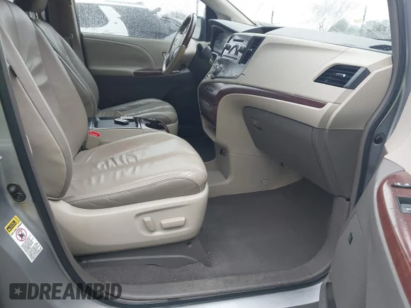 ✅ 2011 Toyota Sienna XLE • VIN: 5TDYK3DC4BS049155 • Лот: 44472403. Опубліковано раніше на IAAI з пробігом 164 941 миль. Безкоштовний доступ до архіву аукціонних продажів зі США та докладний звіт про історію автомобіля на DreamBid. Зображення 5.