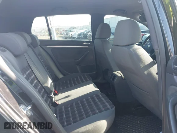 ✅ 2009 Volkswagen Golf GTI • VIN: WVWHD71K89W131879 • Lot: 41977226. Wystawiony na IAAI z przebiegiem 178 081 mil. Bezpłatny archiwum sprzedaży aukcyjnych z USA i szczegółowy raport historii pojazdu na DreamBid. Zdjęcie 8.