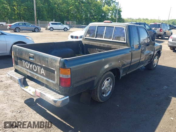 ✅ 1994 Toyota Pickup DX • VIN: JT4RN93P3R5108053 • Лот: 45103942. Опубліковано раніше на IAAI з пробігом 95 637 миль. Безкоштовний доступ до архіву аукціонних продажів зі США та докладний звіт про історію автомобіля на DreamBid. Зображення 4.