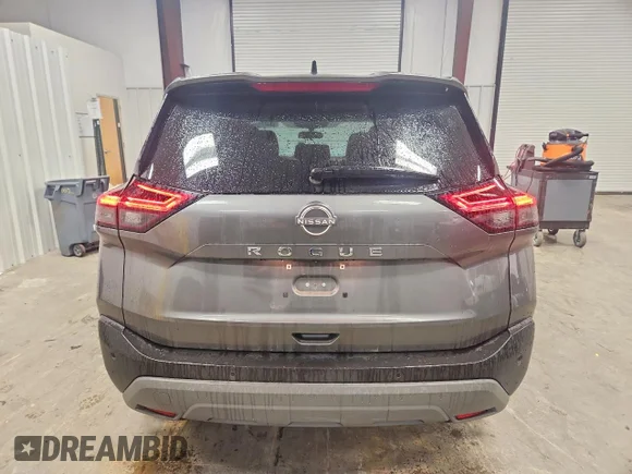 ✅ 2023 Nissan Rogue S • VIN: 5N1BT3AAXPC924992 • Лот: 72366085. Опубликован ранее на Copart с пробегом 98 772 миль. Бесплатный доступ к архиву аукционных продаж из США и подробный отчёт об истории автомобиля на DreamBid. Изображение 6.