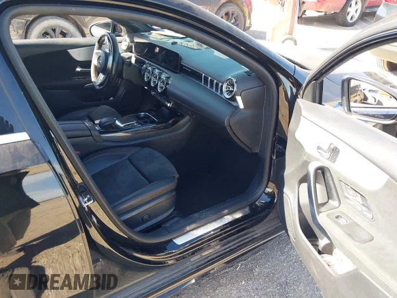 ✅ 2021 Mercedes-Benz A 35 AMG • VIN: W1K3G5BB5MJ258489 • Lot: 44411133. Wystawiony na IAAI z przebiegiem 58 473 mil. Bezpłatny archiwum sprzedaży aukcyjnych z USA i szczegółowy raport historii pojazdu na DreamBid. Zdjęcie 5.
