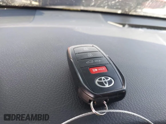 ✅ 2025 Toyota Camry SE • VIN: 4T1DAACK9SU043048 • Lot: 43727931. Wystawiony na IAAI z przebiegiem 9 907 mil. Bezpłatny archiwum sprzedaży aukcyjnych z USA i szczegółowy raport historii pojazdu na DreamBid. Zdjęcie 11.