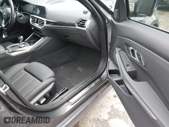 ✅ 2021 BMW 3 Series 330i • VIN: 3MW5R1J04M8B92435 • Lot: 44629366. Wystawiony na IAAI z przebiegiem 63 467 mil. Bezpłatny archiwum sprzedaży aukcyjnych z USA i szczegółowy raport historii pojazdu na DreamBid. Zdjęcie 5.