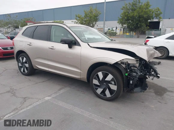 ✅ 2025 Volvo XC60 Plus • VIN: YV4H60RC7S1068305 • Lot: 42100343. Wystawiony na IAAI z przebiegiem 1 870 mil. Bezpłatny archiwum sprzedaży aukcyjnych z USA i szczegółowy raport historii pojazdu na DreamBid. Zdjęcie 1.
