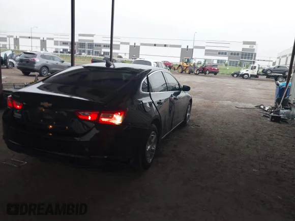 ✅ 2018 Chevrolet Malibu LS • VIN: 1G1ZB5ST7JF274129 • Lot: 45111488. Wystawiony na IAAI z przebiegiem 136 641 mil. Bezpłatny archiwum sprzedaży aukcyjnych z USA i szczegółowy raport historii pojazdu na DreamBid. Zdjęcie 4.